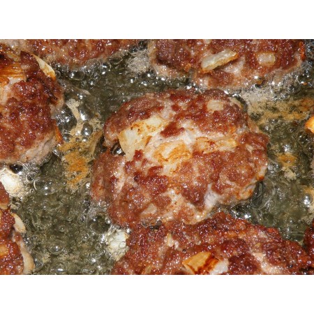 M'thouem (boulettes de viande hachée), frites