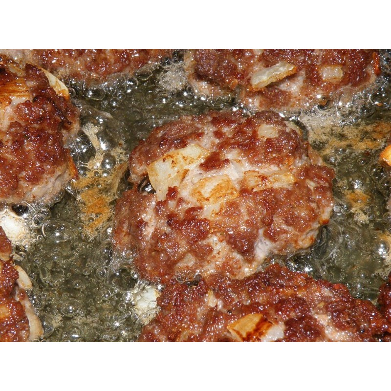M'thouem (boulettes de viande hachée), frites